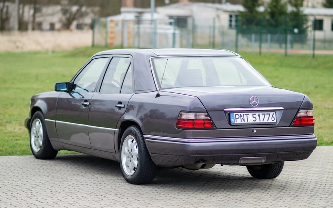 Mercedes-Benz Klasa E cena 18500 przebieg: 157000, rok produkcji 1993 z Zbąszyń małe 232